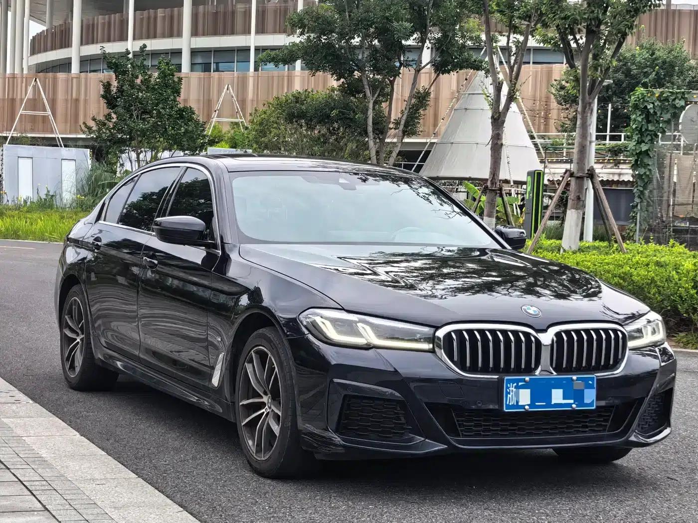 2022 BMW 5 Series 525Li M Sport Package — миниатюра 3