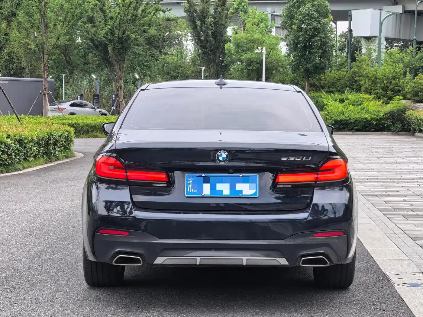 2022 BMW 5 Series 525Li M Sport Package — миниатюра 5