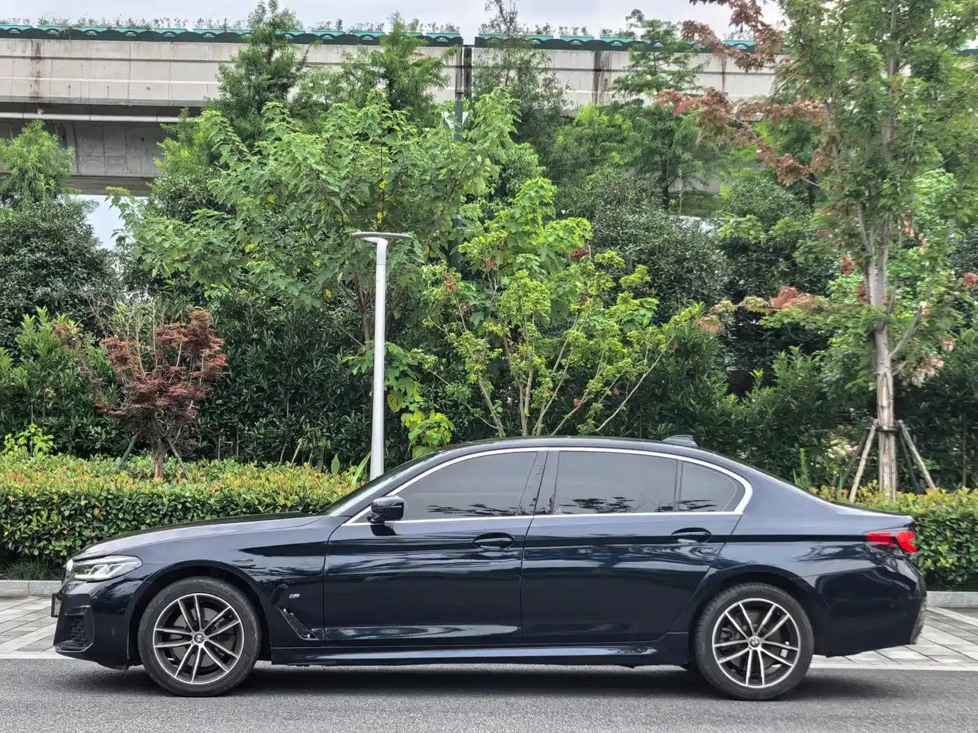 2022 BMW 5 Series 525Li M Sport Package — миниатюра 7