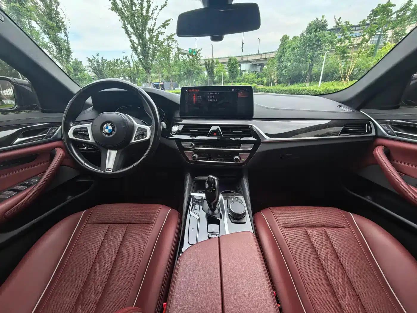 2022 BMW 5 Series 525Li M Sport Package — миниатюра 8