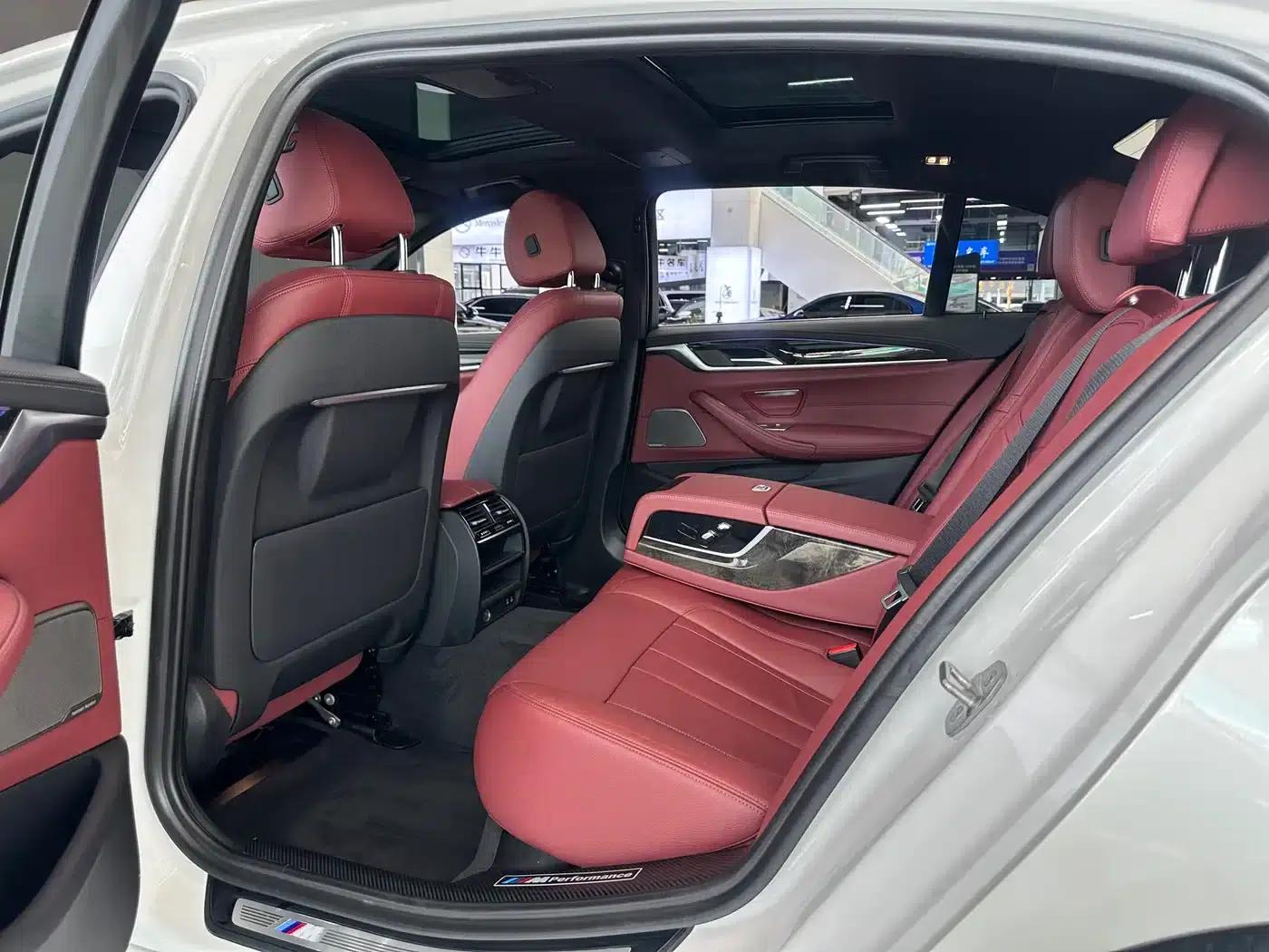 2020 BMW 5 Series 530Li Leading Edition M Sport Package — миниатюра 9