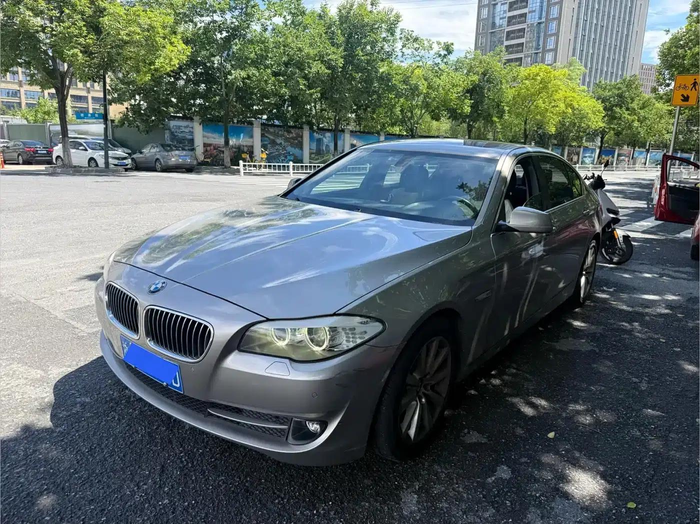 BMW 5 Series 2013 530Li Leading Edition — миниатюра 1