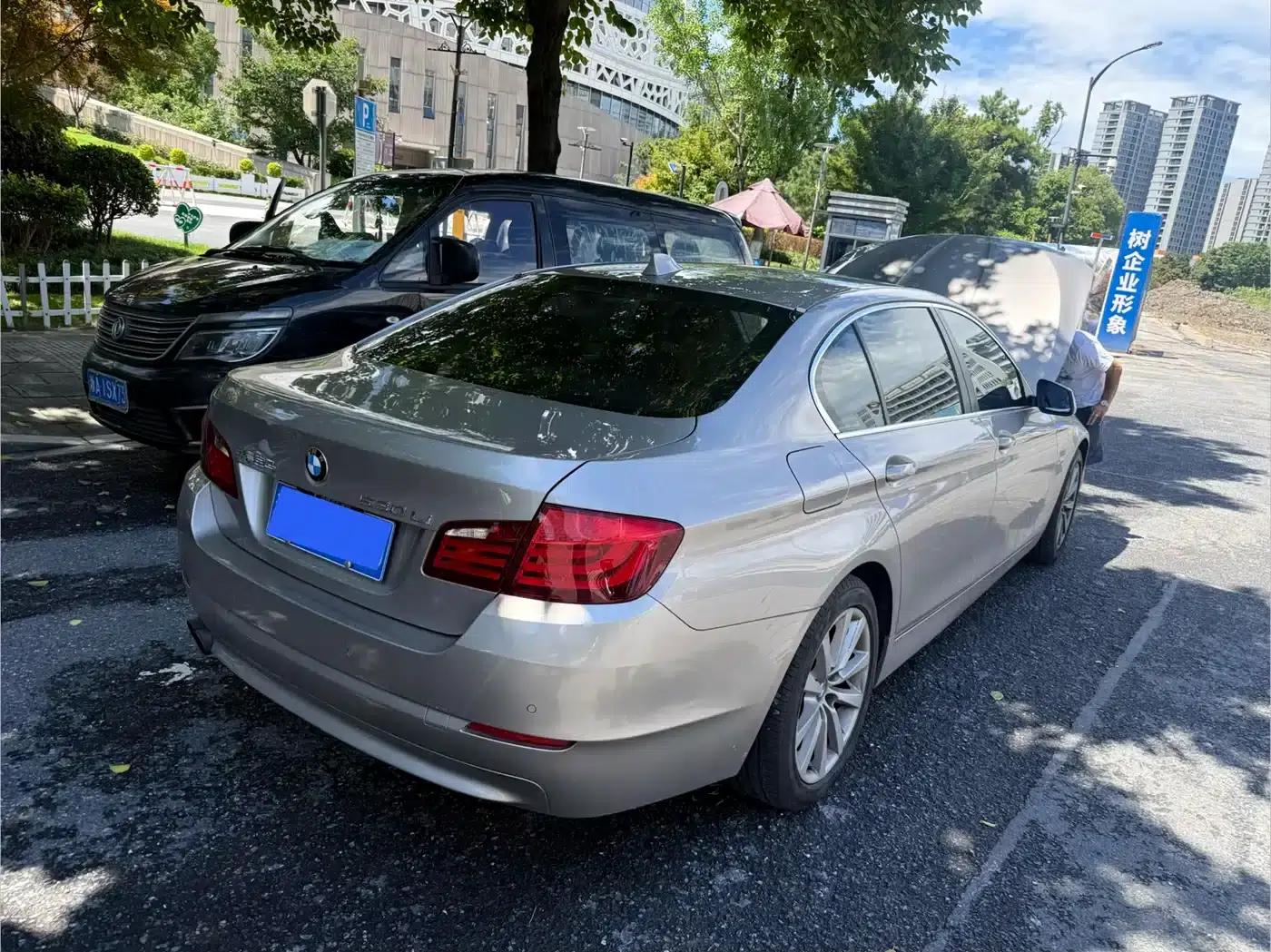 BMW 5 Series 2013 530Li Leading Edition — миниатюра 17