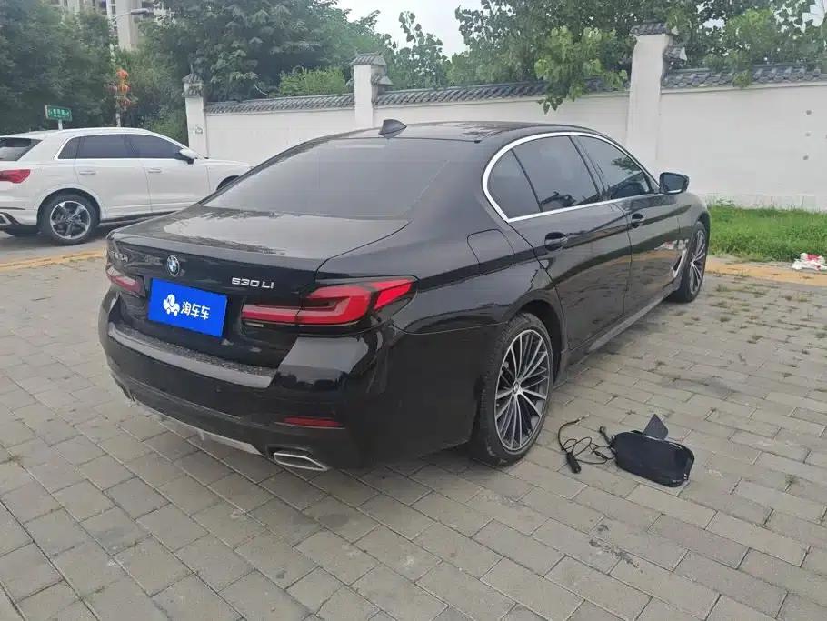 2023 BMW 5 Series Facelift 530Li Leading Edition M Sport Package — миниатюра 3