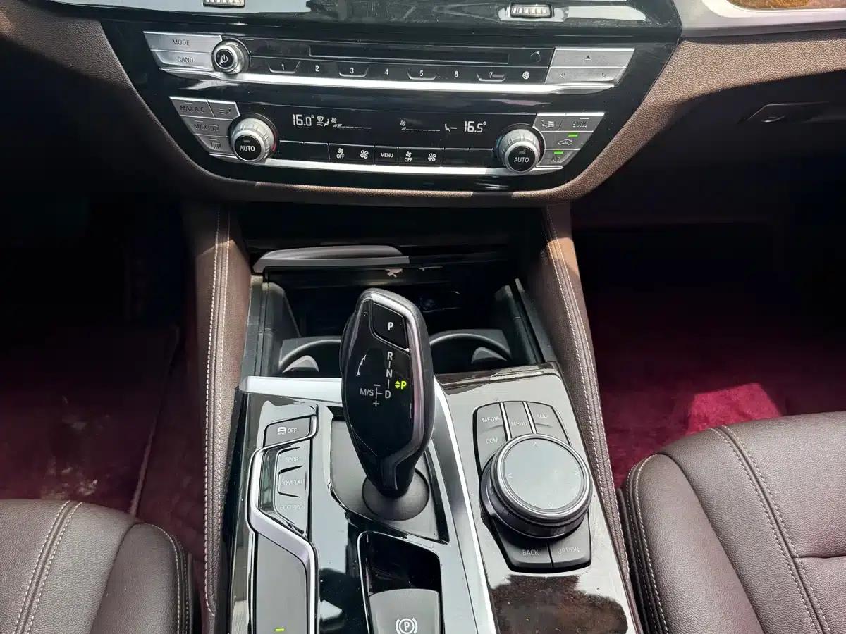 2018 BMW 5 Series 525Li Luxury Package — миниатюра 16