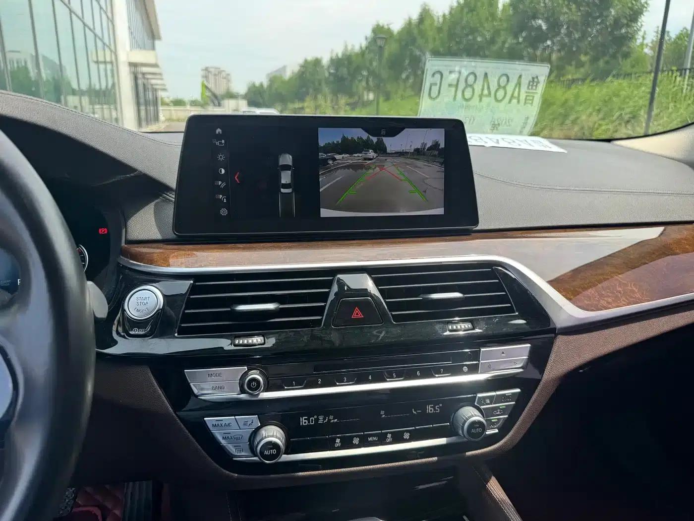 2018 BMW 5 Series 525Li Luxury Package — миниатюра 9