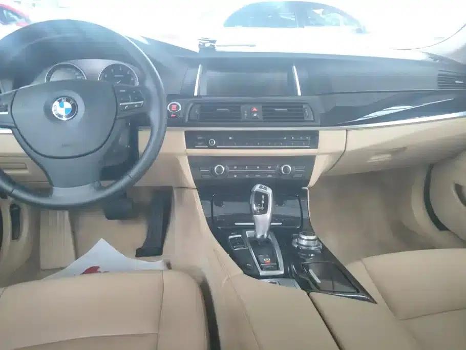BMW 5 Series 2017 520Li Elegant Edition — миниатюра 12