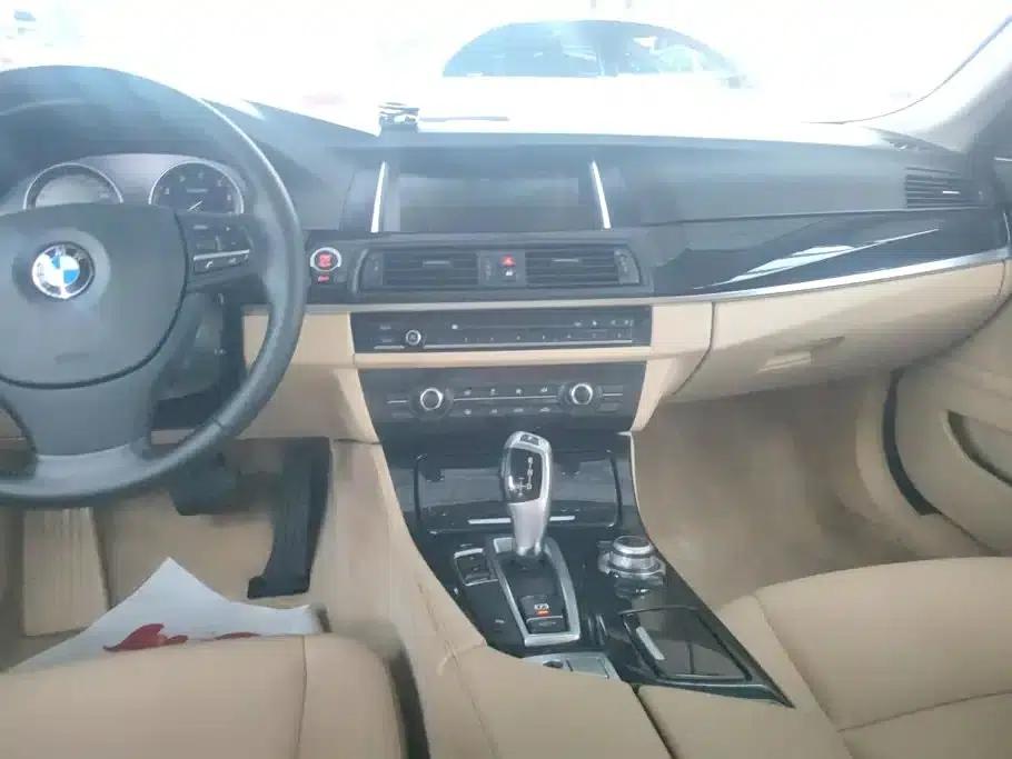 BMW 5 Series 2017 520Li Elegant Edition — миниатюра 13
