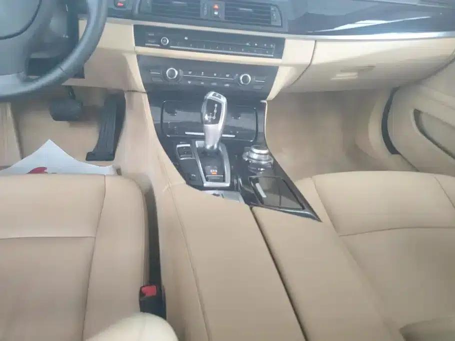 BMW 5 Series 2017 520Li Elegant Edition — миниатюра 16