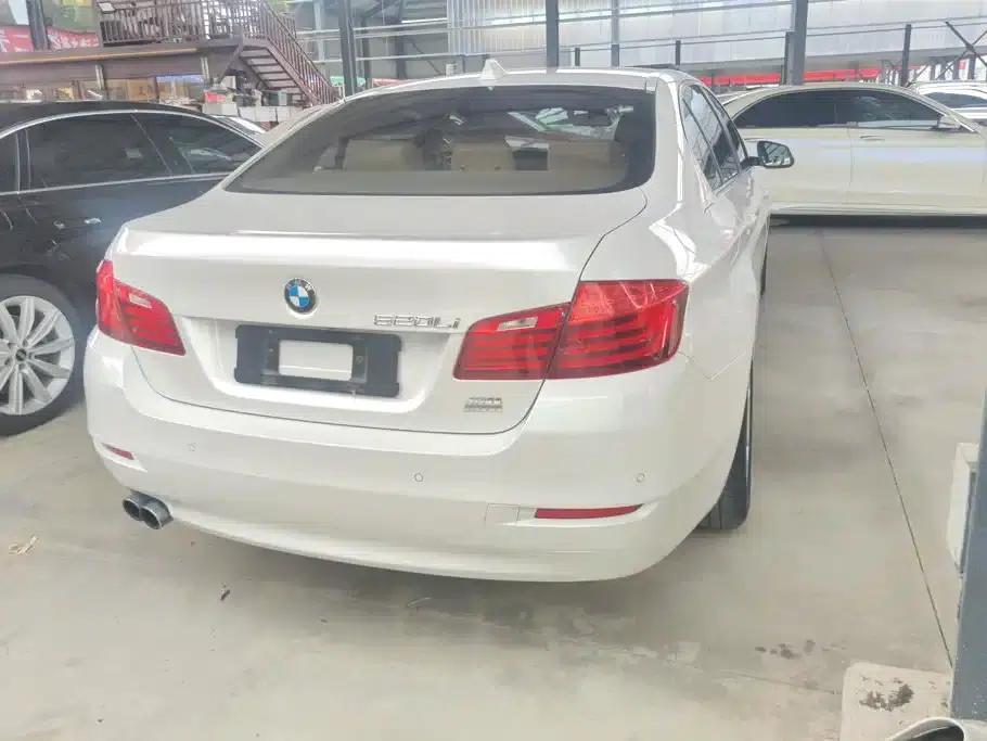 BMW 5 Series 2017 520Li Elegant Edition — миниатюра 3