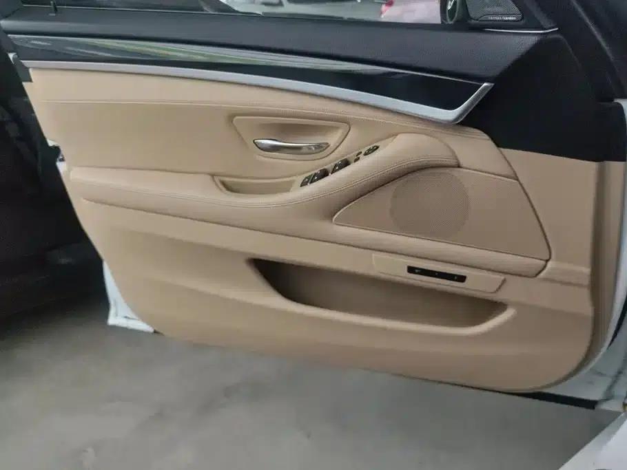 BMW 5 Series 2017 520Li Elegant Edition — миниатюра 7