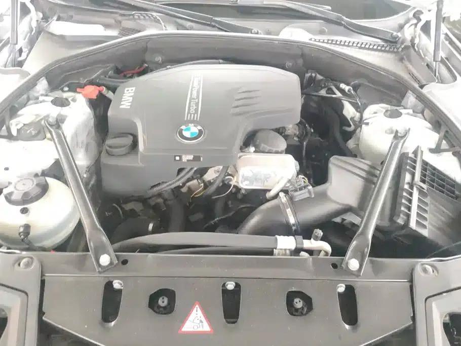 BMW 5 Series 2017 520Li Elegant Edition — миниатюра 10