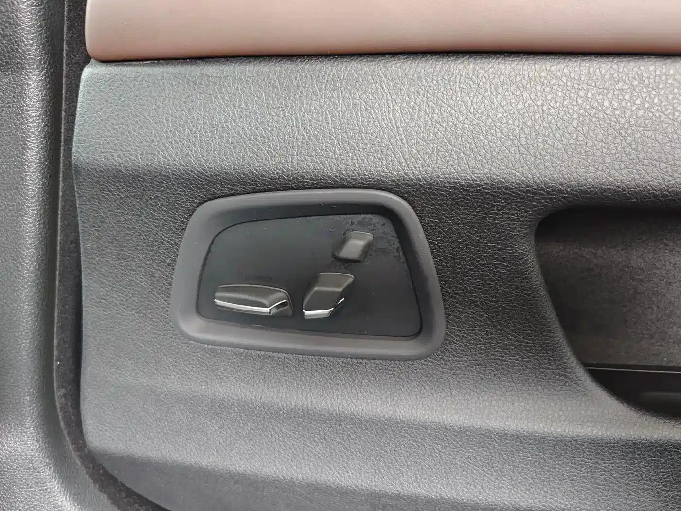 2014 BMW 5 Series 525Li Luxury Design Package — миниатюра 17