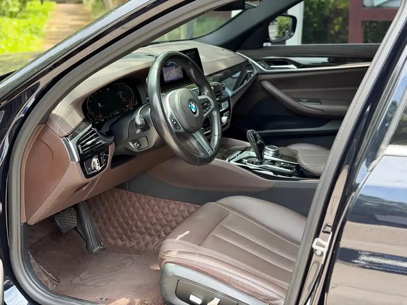2020 BMW 5 Series 525Li M Sport Package — миниатюра 4