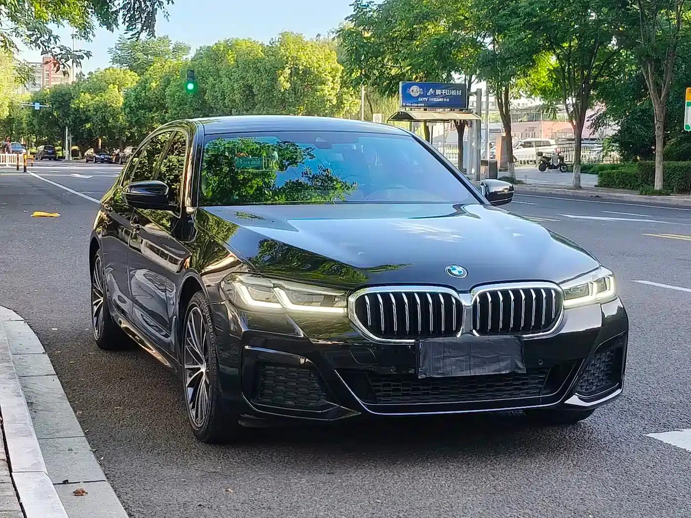 BMW 5 Series 2022 Facelift II 530Li Leading Model M Sport Package — миниатюра 3