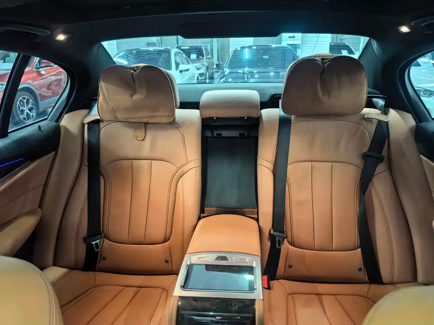 2020 BMW 5 Series 530Li Luxury M Sport Package — миниатюра 6