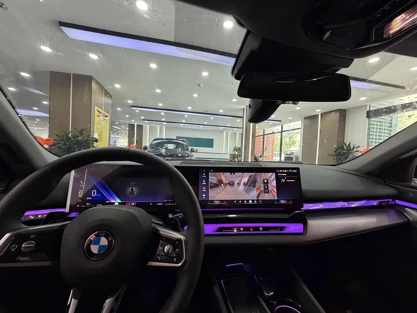 2025 BMW 5 Series 530Li Leading Edition M Sport Package — миниатюра 4