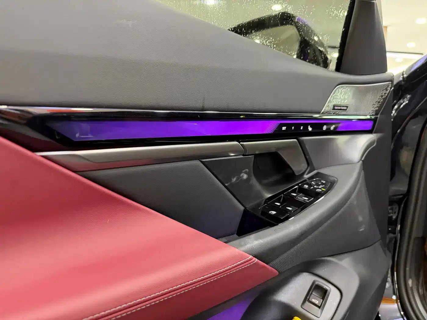 2025 BMW 5 Series 530Li Leading Edition M Sport Package — миниатюра 7