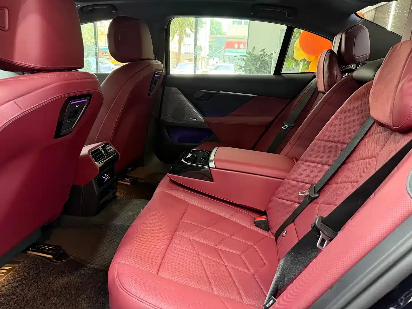 2025 BMW 5 Series 530Li Leading Edition M Sport Package — миниатюра 9