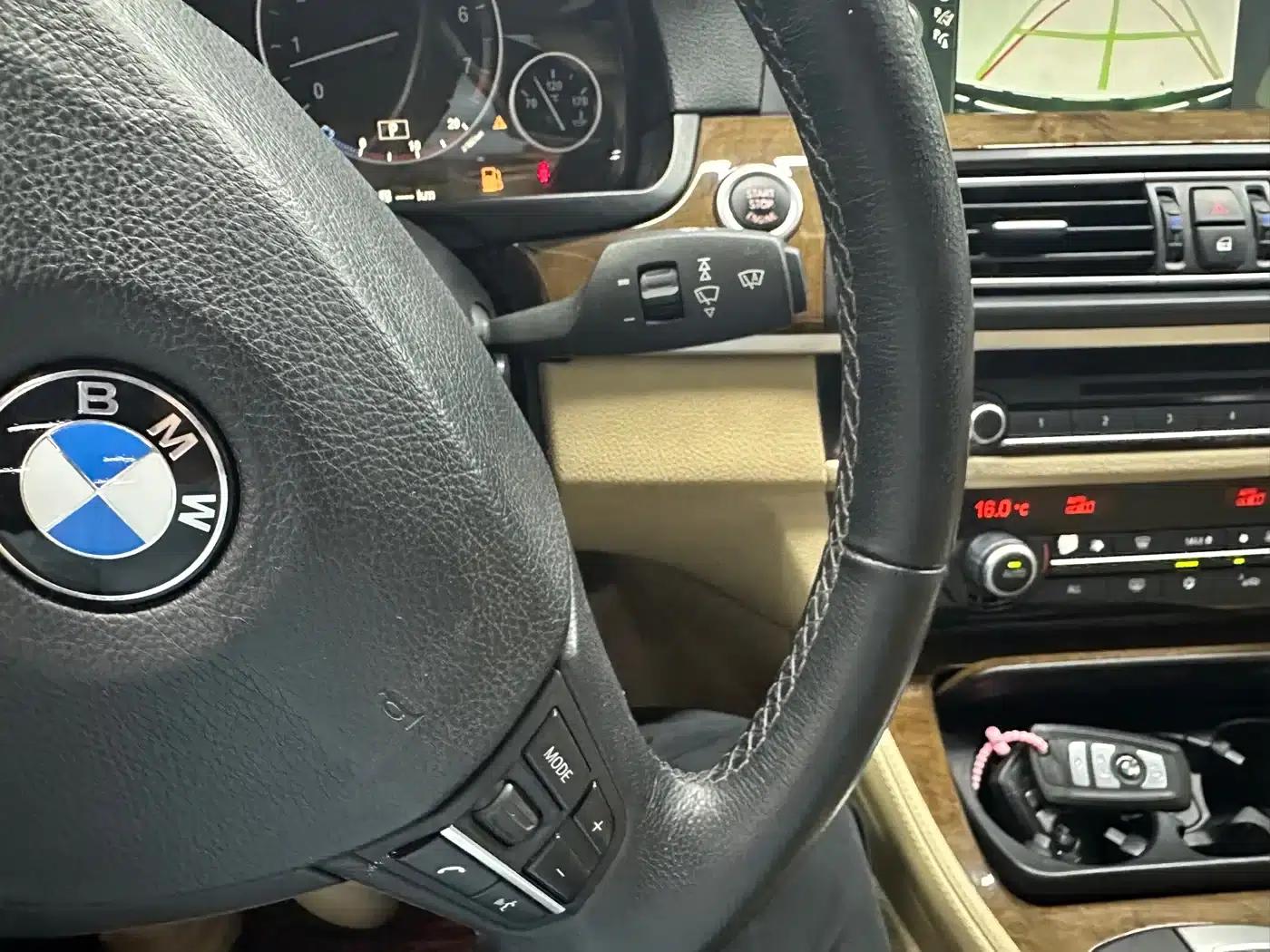 2011 BMW 5 Series 528Li Luxury — миниатюра 12