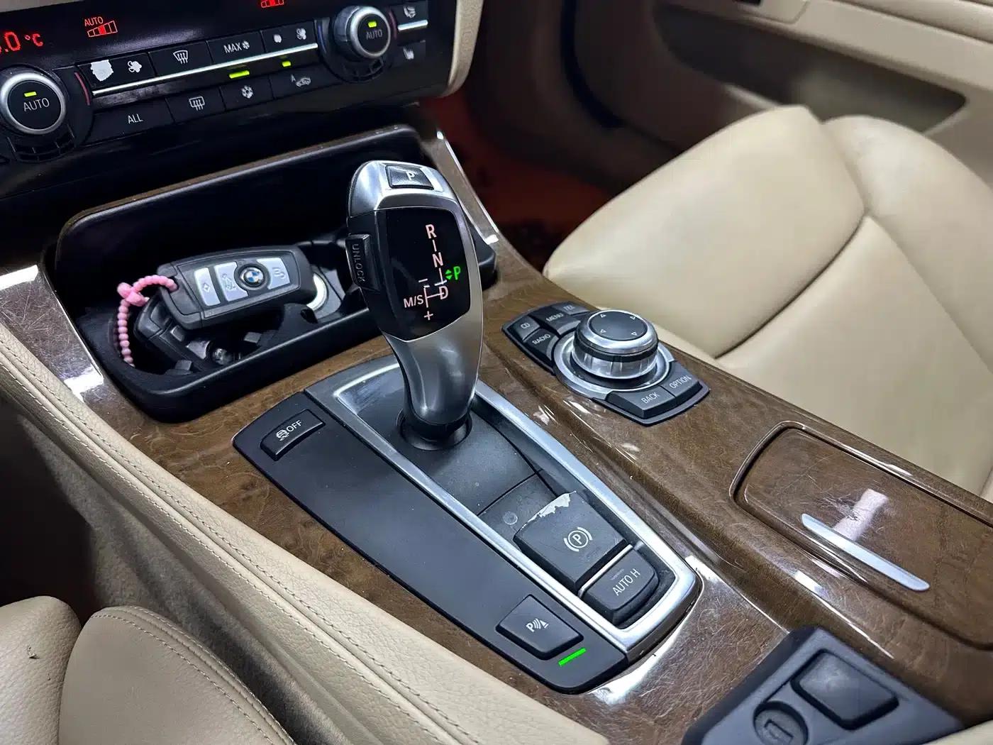 2011 BMW 5 Series 528Li Luxury — миниатюра 15