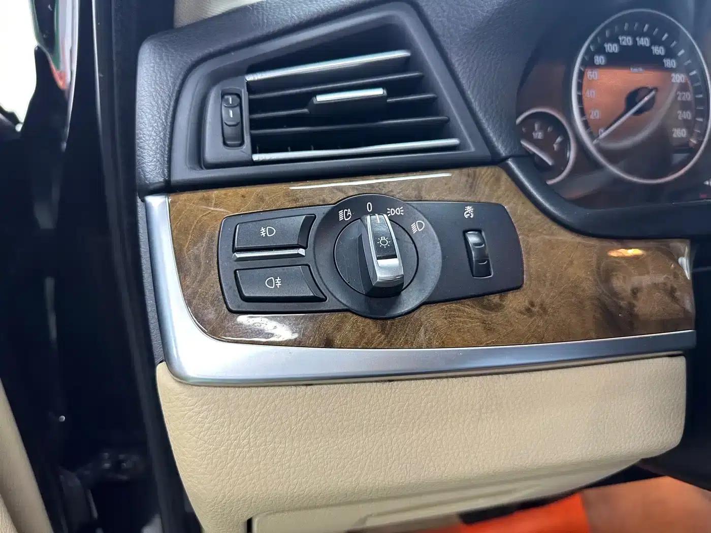 2011 BMW 5 Series 528Li Luxury — миниатюра 17