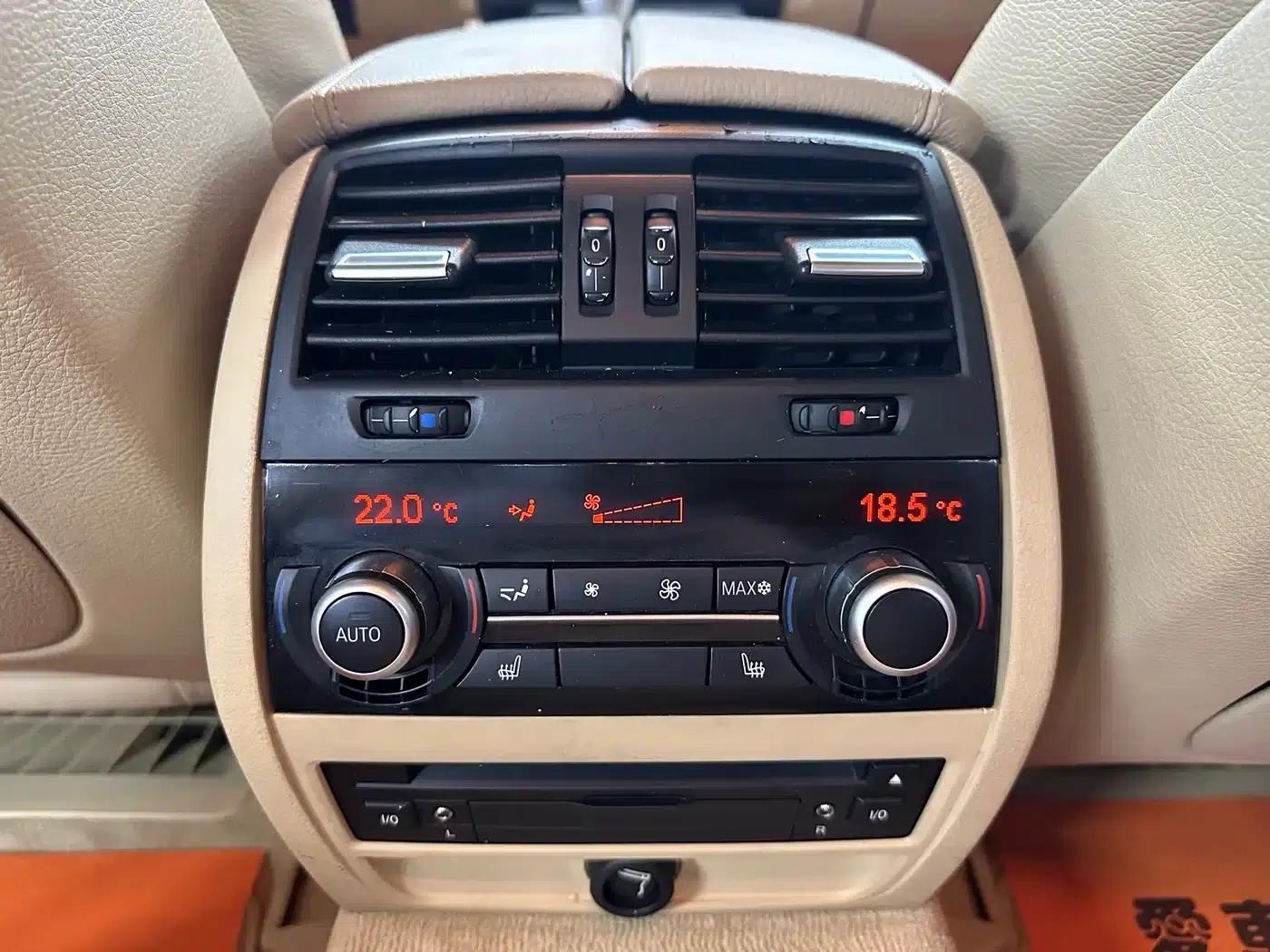 2011 BMW 5 Series 528Li Luxury — миниатюра 19