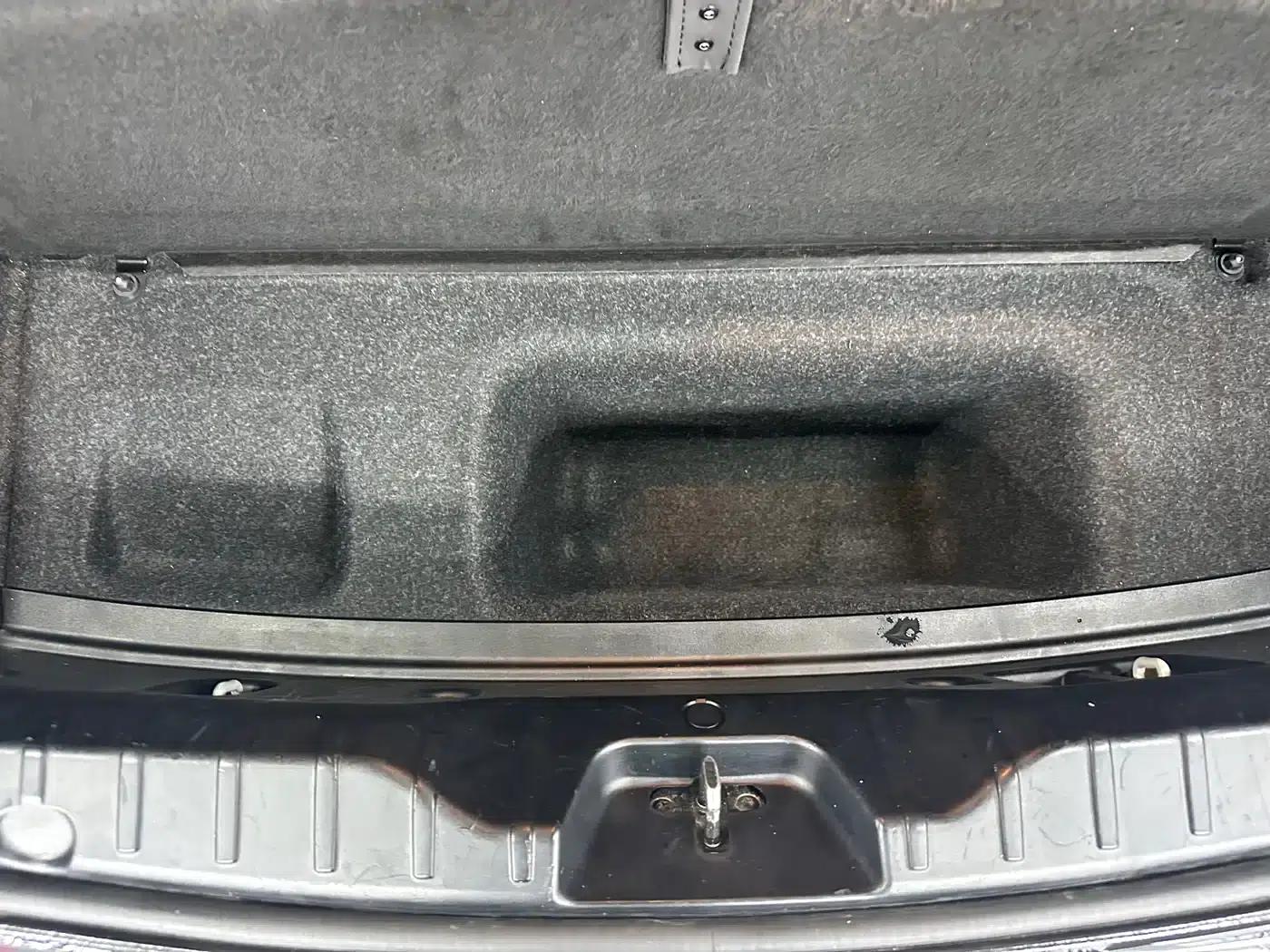 2011 BMW 5 Series 528Li Luxury — миниатюра 24