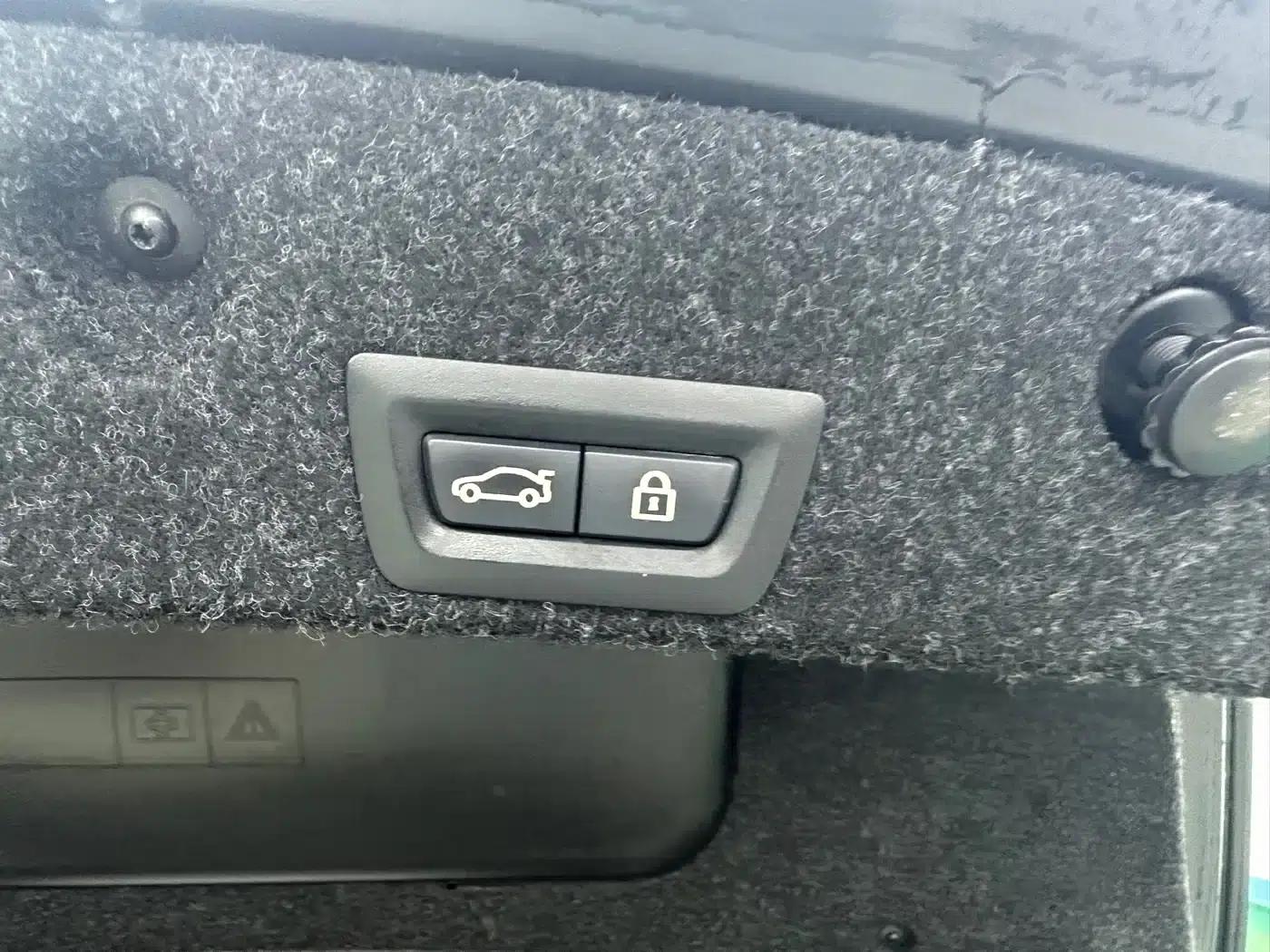 2011 BMW 5 Series 528Li Luxury — миниатюра 25