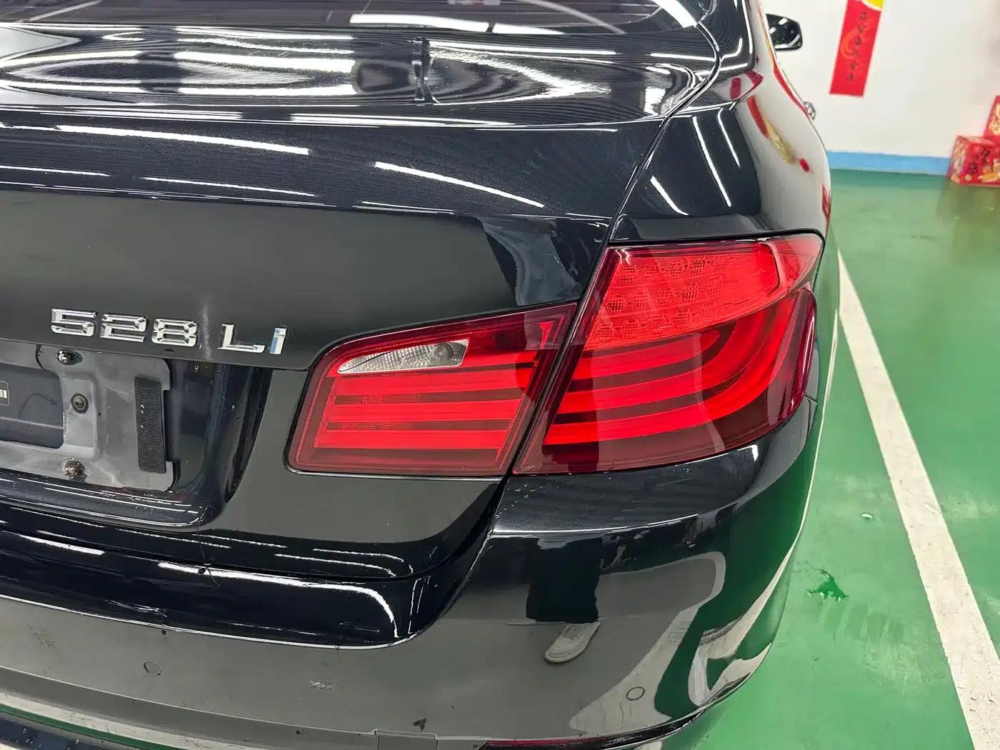 2011 BMW 5 Series 528Li Luxury — миниатюра 26