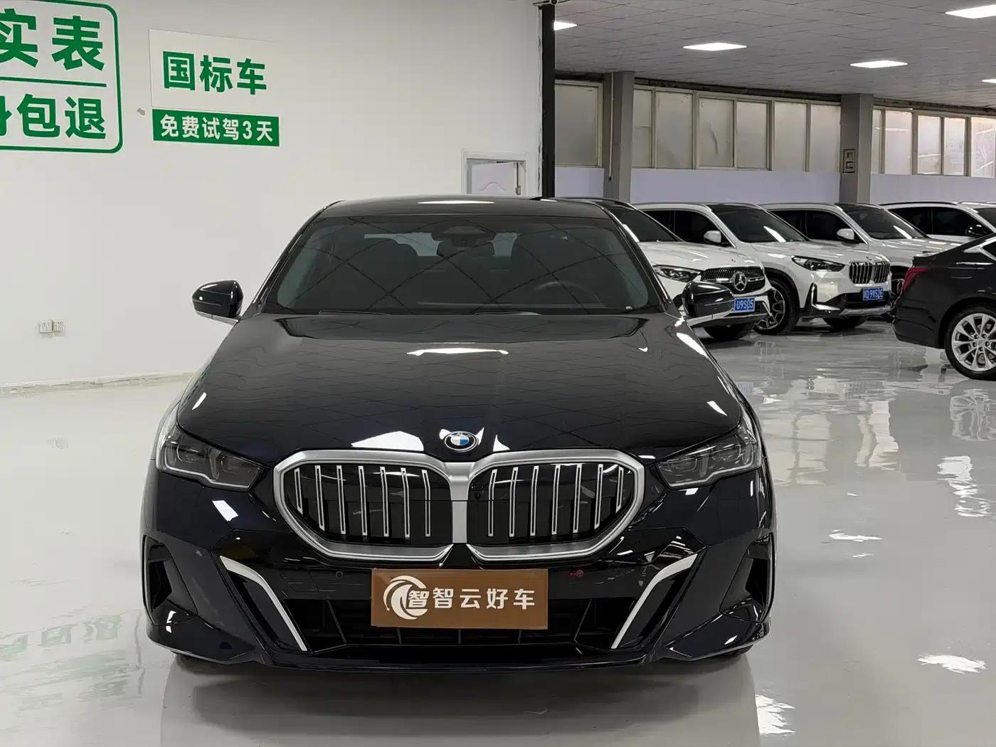 2024 BMW 5 Series 530Li Leading Edition M Sport Package — миниатюра 2