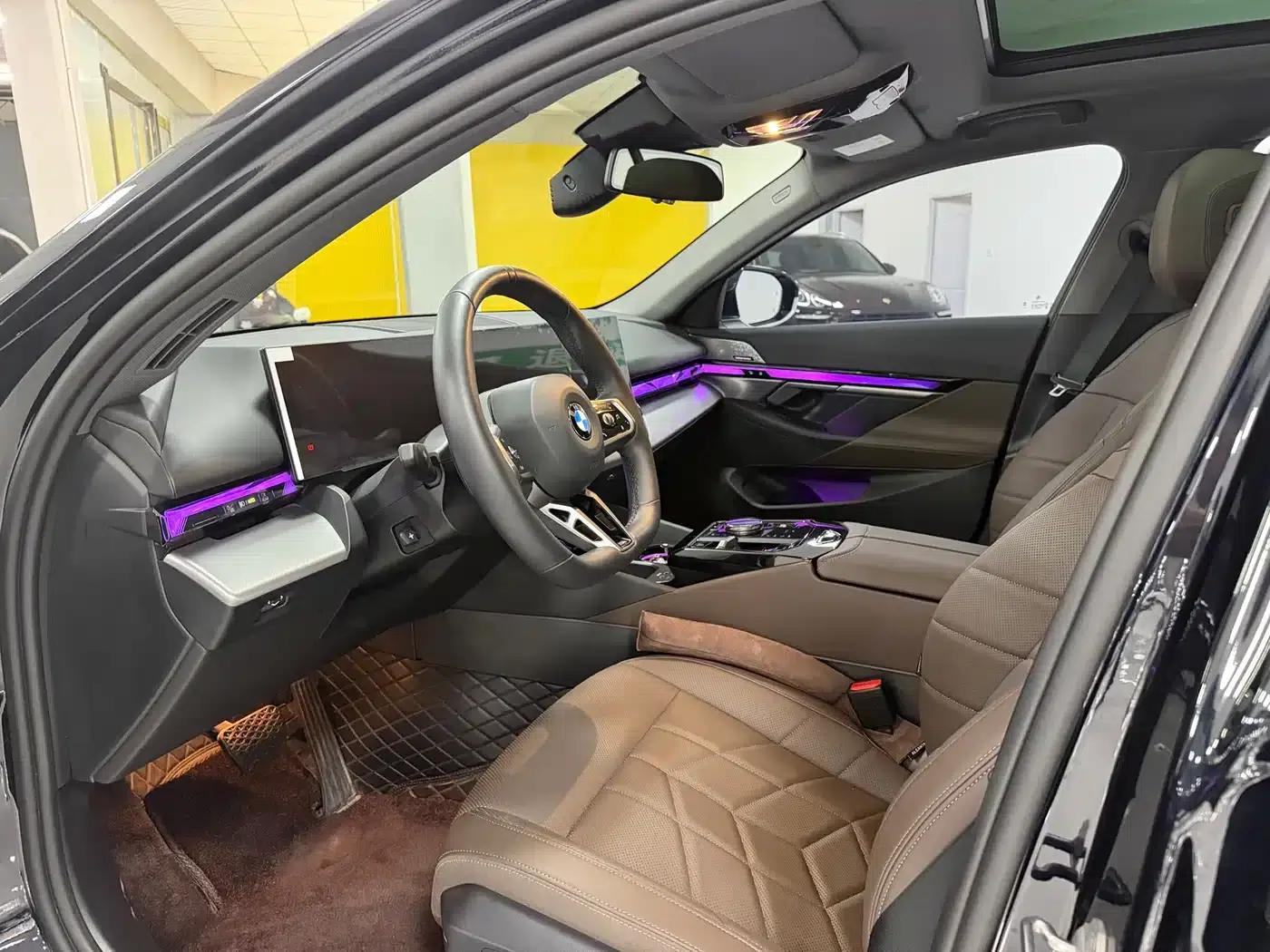 2024 BMW 5 Series 530Li Leading Edition M Sport Package — миниатюра 4