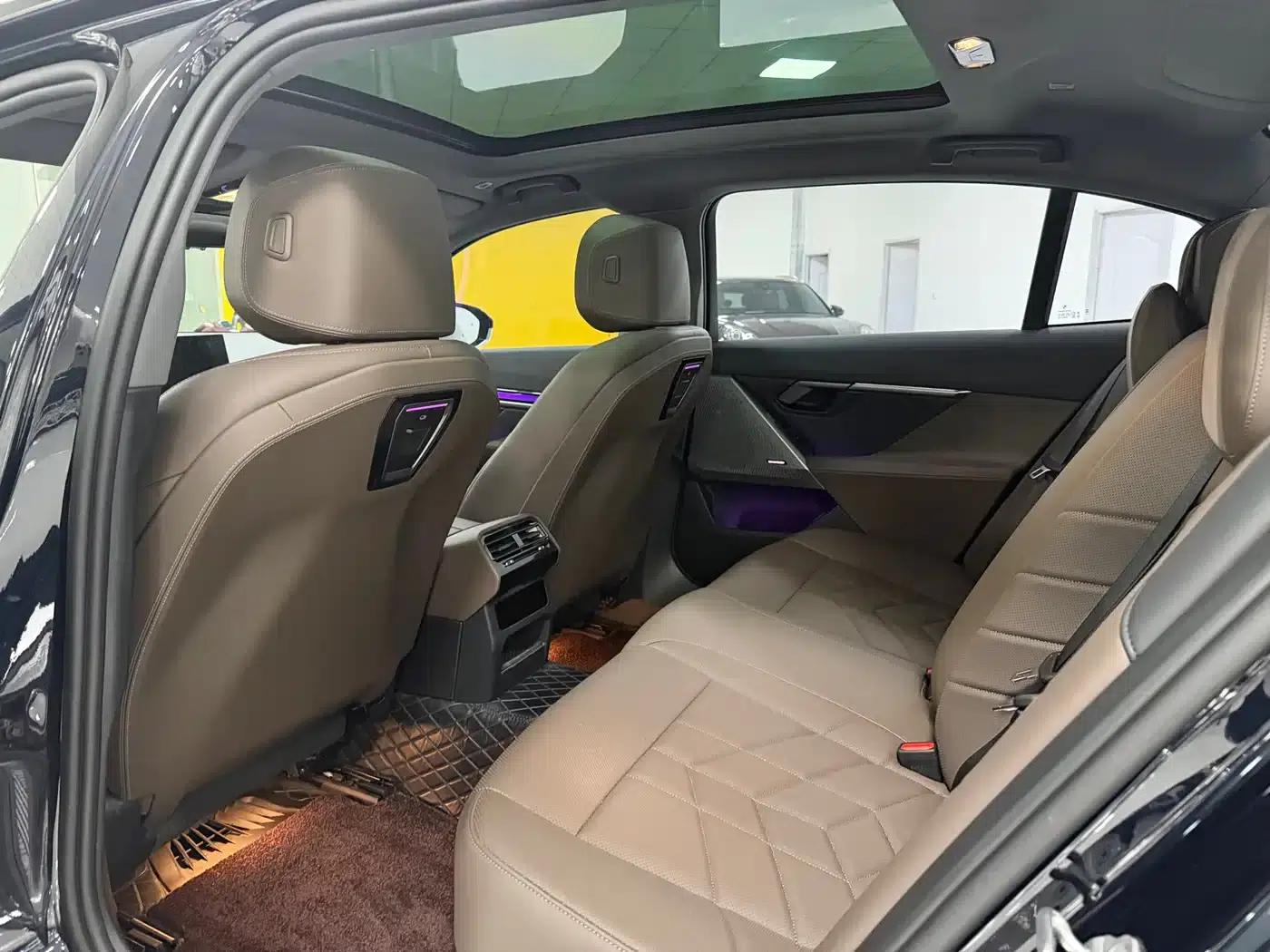 2024 BMW 5 Series 530Li Leading Edition M Sport Package — миниатюра 5