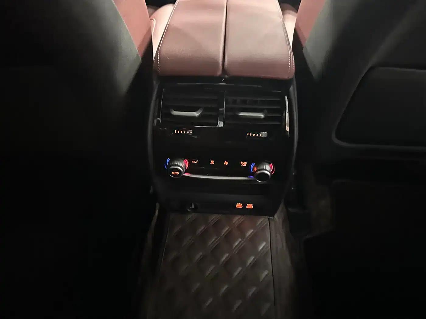 2023 BMW 5 Series 530Li Luxury M Sport Package — миниатюра 11