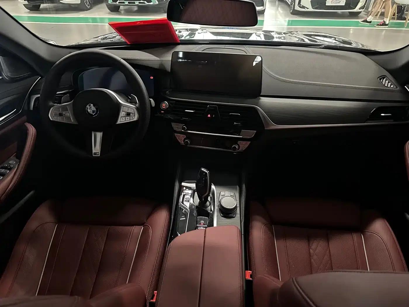 2023 BMW 5 Series 530Li Luxury M Sport Package — миниатюра 12