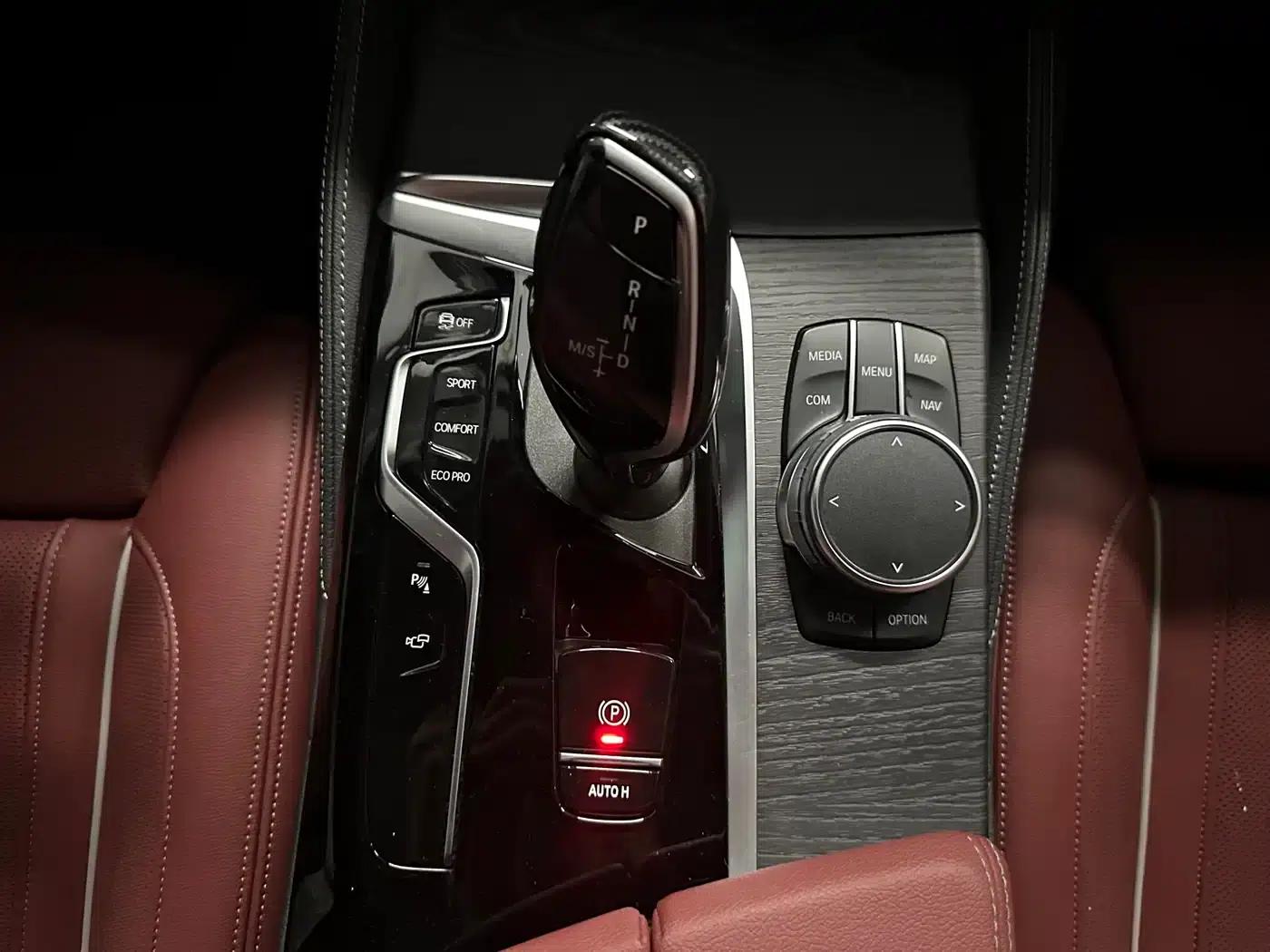 2023 BMW 5 Series 530Li Luxury M Sport Package — миниатюра 13