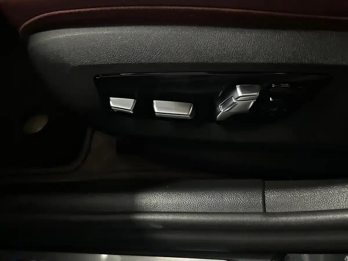 2023 BMW 5 Series 530Li Luxury M Sport Package — миниатюра 16