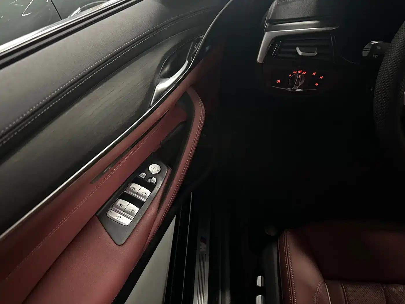 2023 BMW 5 Series 530Li Luxury M Sport Package — миниатюра 17