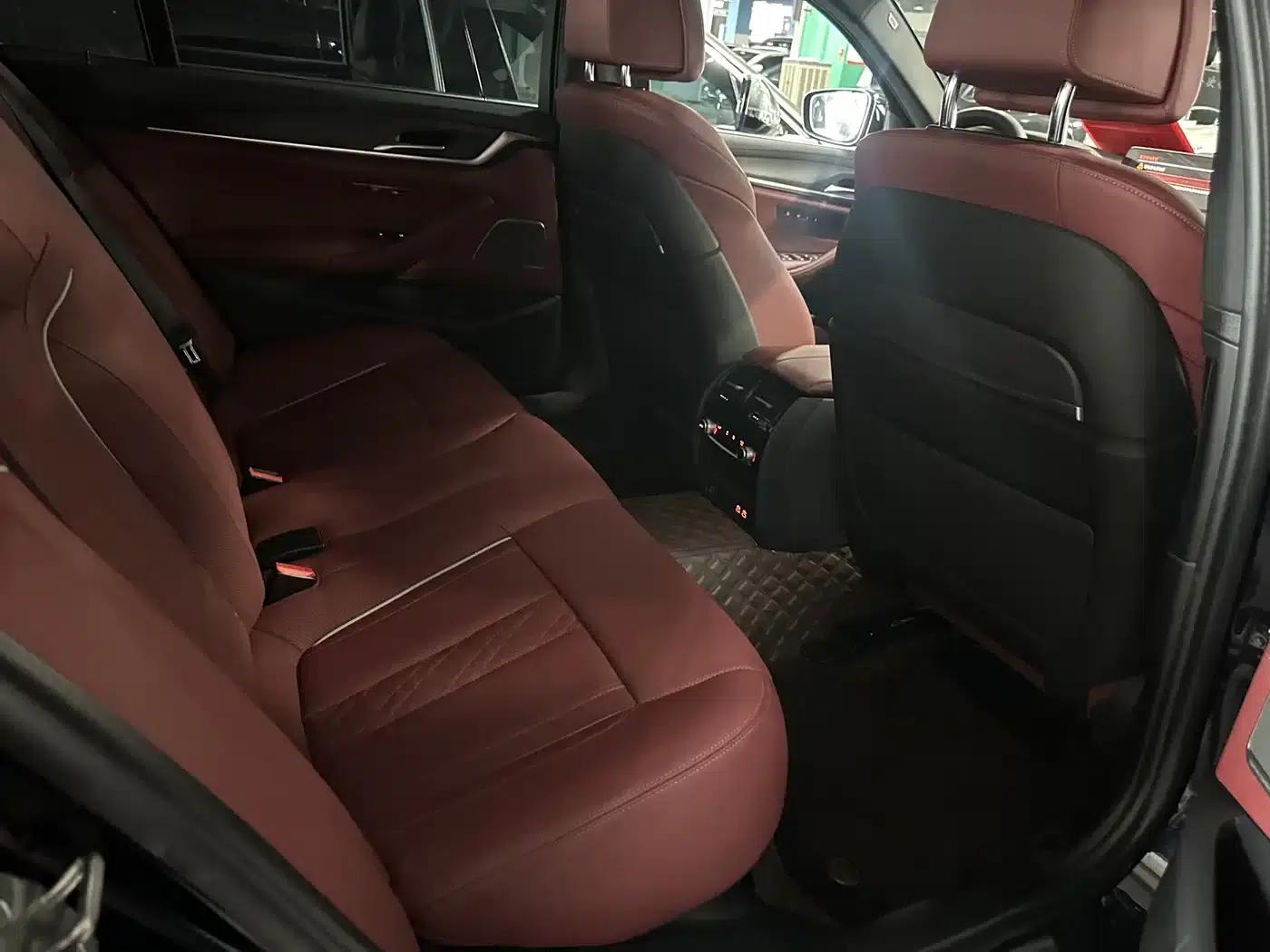 2023 BMW 5 Series 530Li Luxury M Sport Package — миниатюра 9