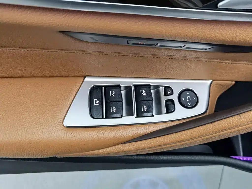 BMW 5 Series 2018 528Li Launch Special Edition — миниатюра 9