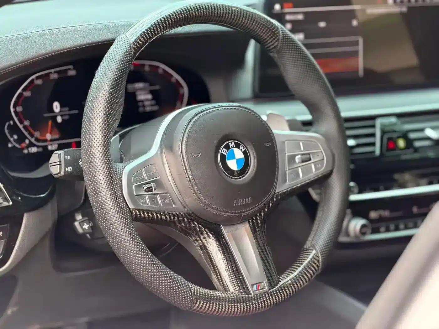 2022 BMW 5 Series 530Li Leading Edition M Sport Package — миниатюра 7