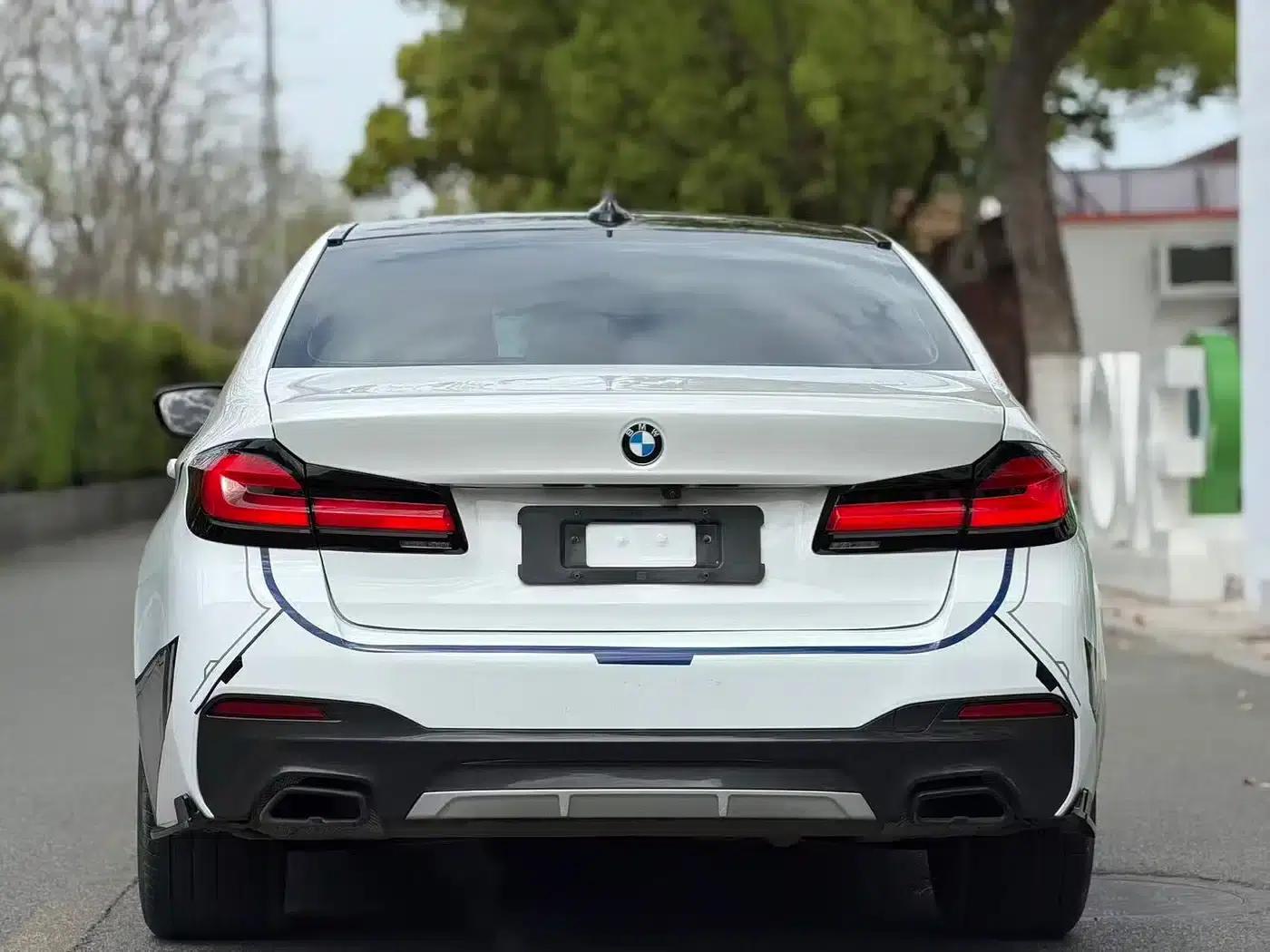 2022 BMW 5 Series 530Li Leading Edition M Sport Package — миниатюра 8