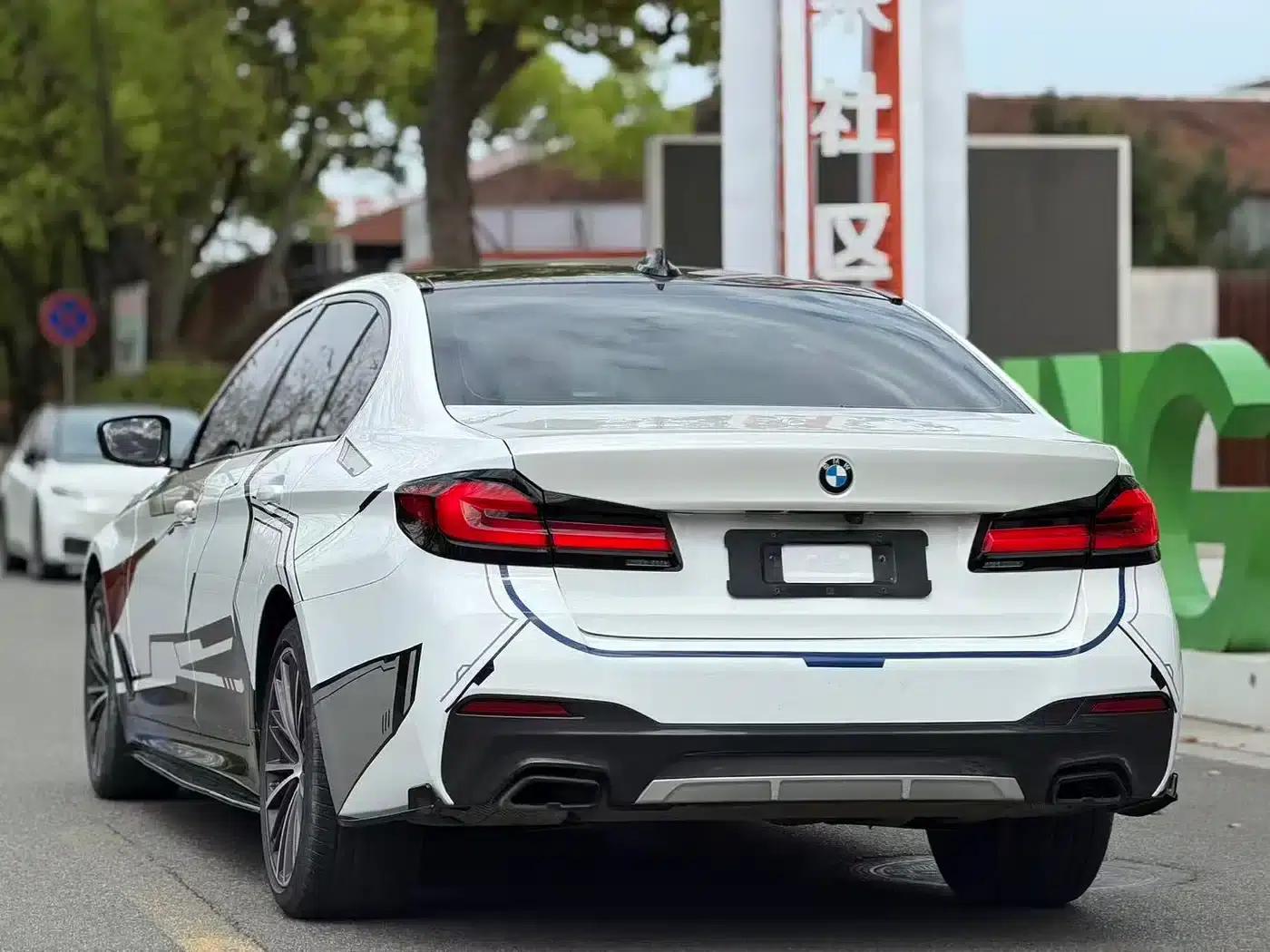 2022 BMW 5 Series 530Li Leading Edition M Sport Package — миниатюра 10