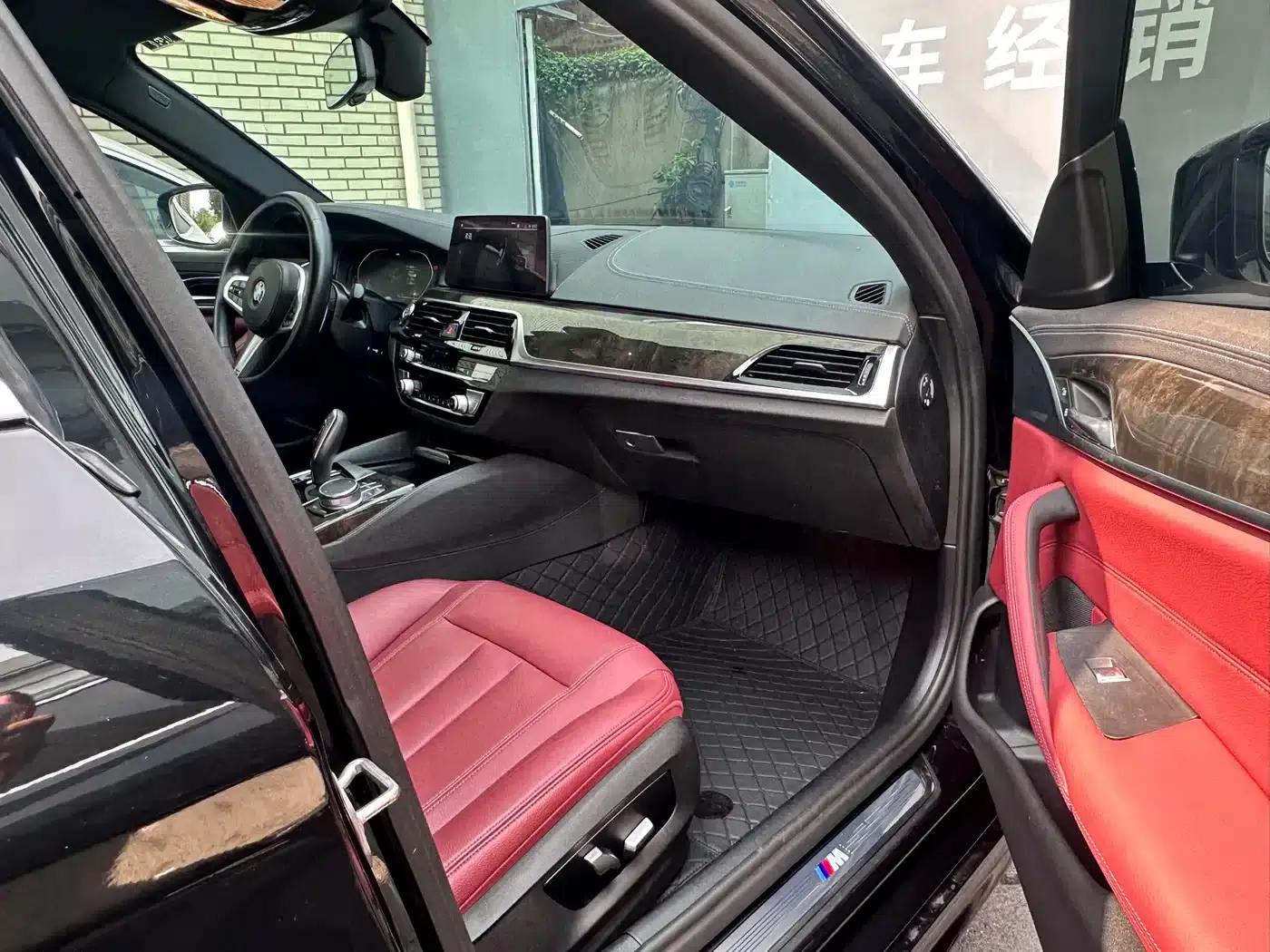 2020 BMW 5 Series 530Li Leading Edition M Sport Package — миниатюра 4