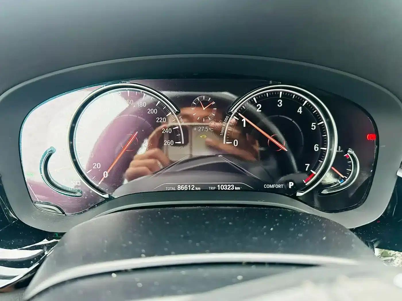 2018 BMW 5 Series 525Li M Sport Package — миниатюра 9