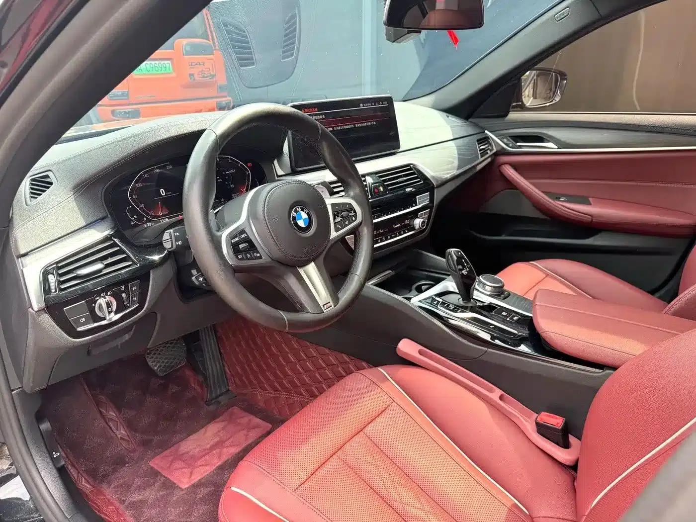 2021 BMW 5 Series 530Li Leading Edition M Sport Package — миниатюра 3