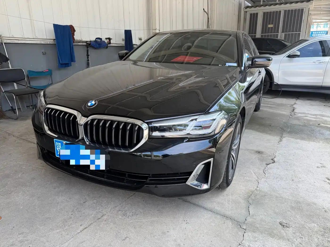 2022 BMW 5 Series 530Li Leading Edition M Sport Package — миниатюра 1