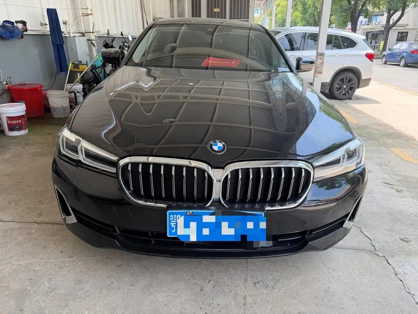 2022 BMW 5 Series 530Li Leading Edition M Sport Package — миниатюра 2