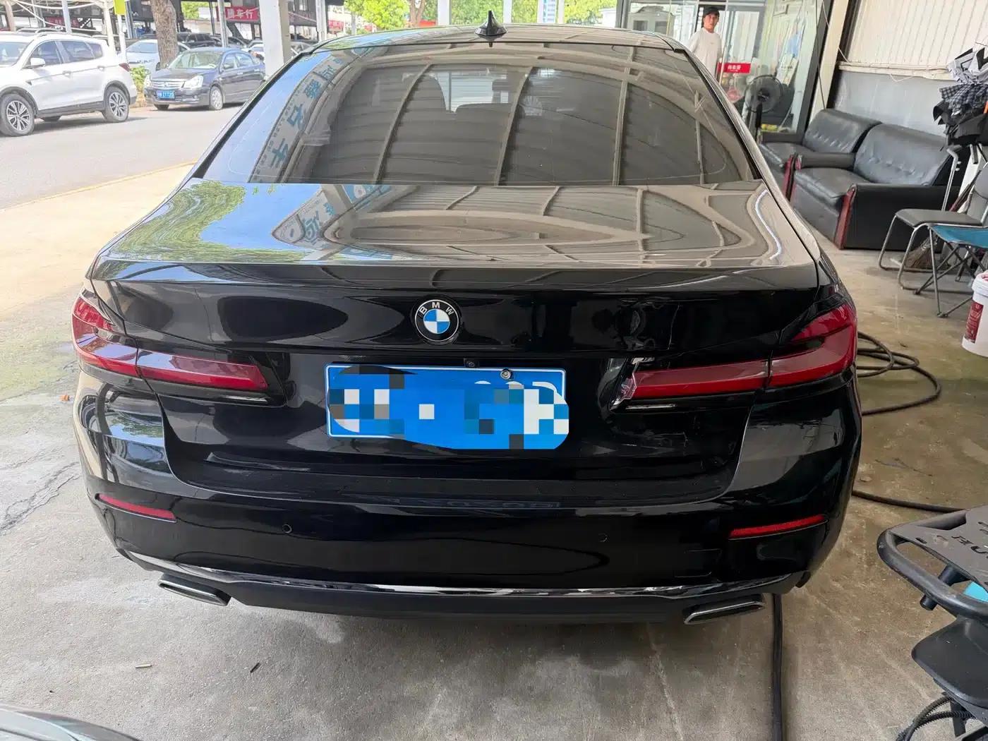 2022 BMW 5 Series 530Li Leading Edition M Sport Package — миниатюра 12