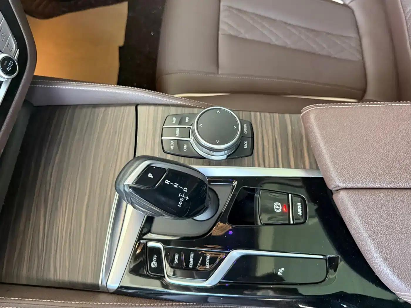 2022 BMW 5 Series 530Li Leading Edition M Sport Package — миниатюра 6